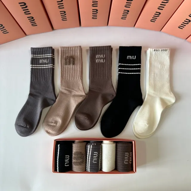 Miu Miu Logo-Embroidered Crew Socks 9