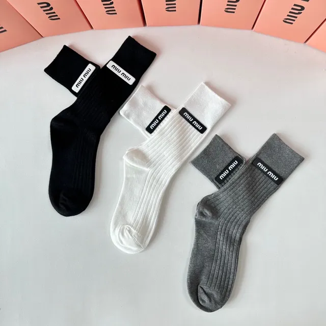 Miu Miu Logo-Tag Ribbed Crew Socks 1