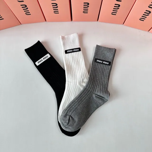 Miu Miu Logo-Tag Ribbed Crew Socks 5