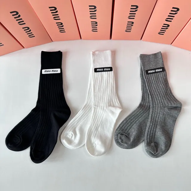 Miu Miu Logo-Tag Ribbed Crew Socks 6