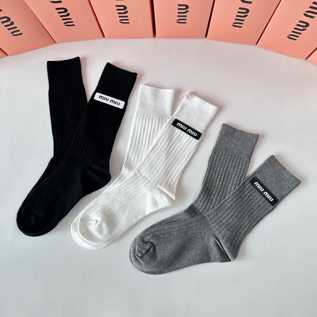 Miu Miu Logo-Tag Ribbed Crew Socks 8