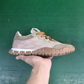 Miu Miu Wander Zapatillas Lifestyle Beige y Marrón