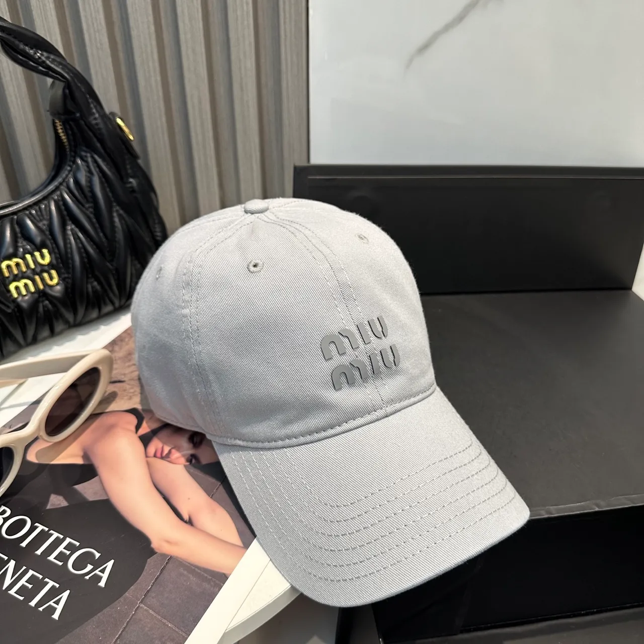Miu Miu Wander Boné de beisebol cinza claro bordado 4