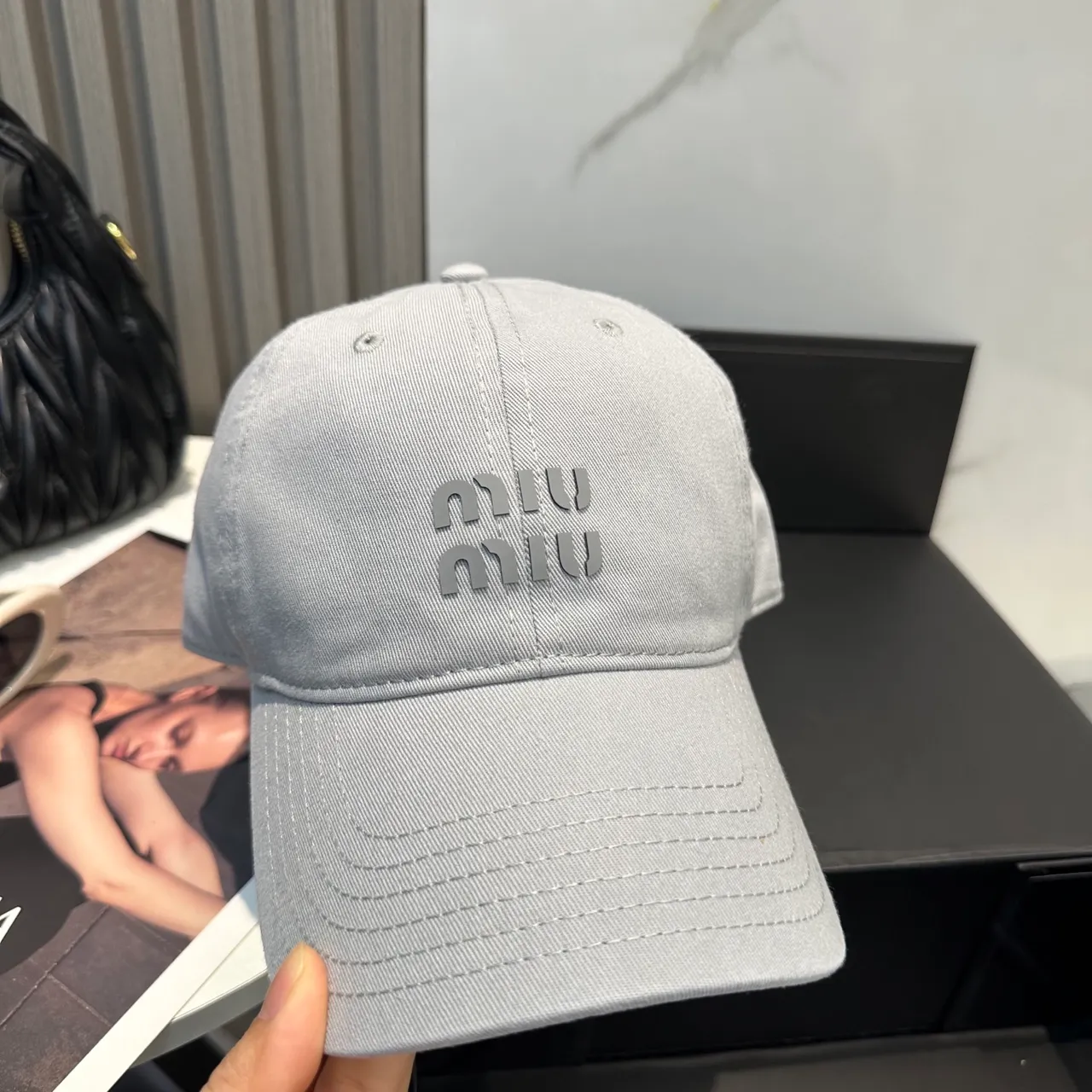 Miu Miu Wander Boné de beisebol cinza claro bordado 6