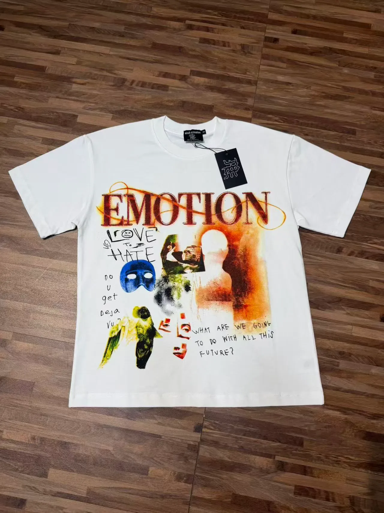 Camiseta branca com estampa gráfica Mixed Emotion Emotion 5
