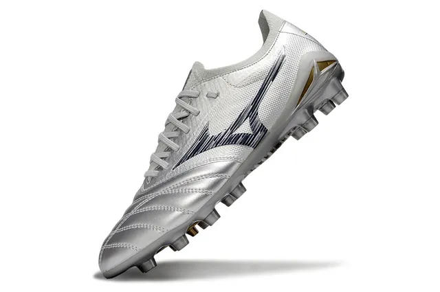Mizuno Chaussures de football pour terrain ferme talon de maille synthétique blanc matelassé métallique argent doré 4
