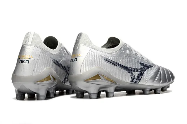 Mizuno Chaussures de football pour terrain ferme talon de maille synthétique blanc matelassé métallique argent doré 6