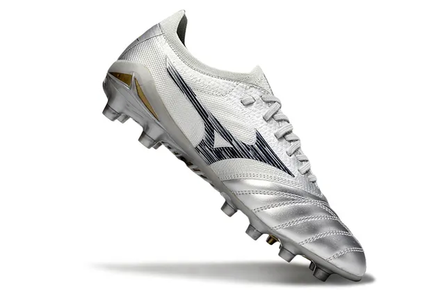 Mizuno Chaussures de football pour terrain ferme talon de maille synthétique blanc matelassé métallique argent doré 7