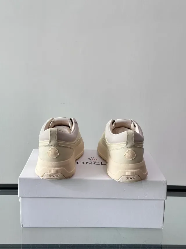 Moncler Beige Argenté Nylon Supérieur Matelassé Oversized Logo Métallique M Lifestyle Sneakers 3