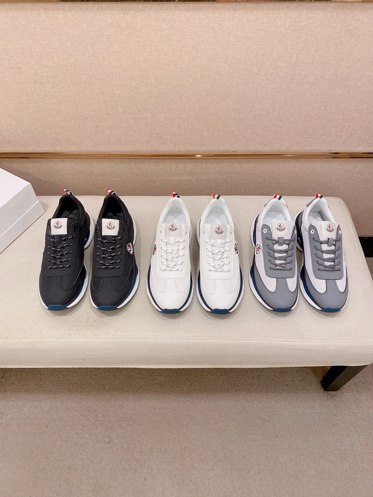 Moncler Chaussures De Sport Noires Bleues Avec Upper Maille-Synthétique, Semelle Médiane Sculptée En Couches, Semelle Épaisse 2
