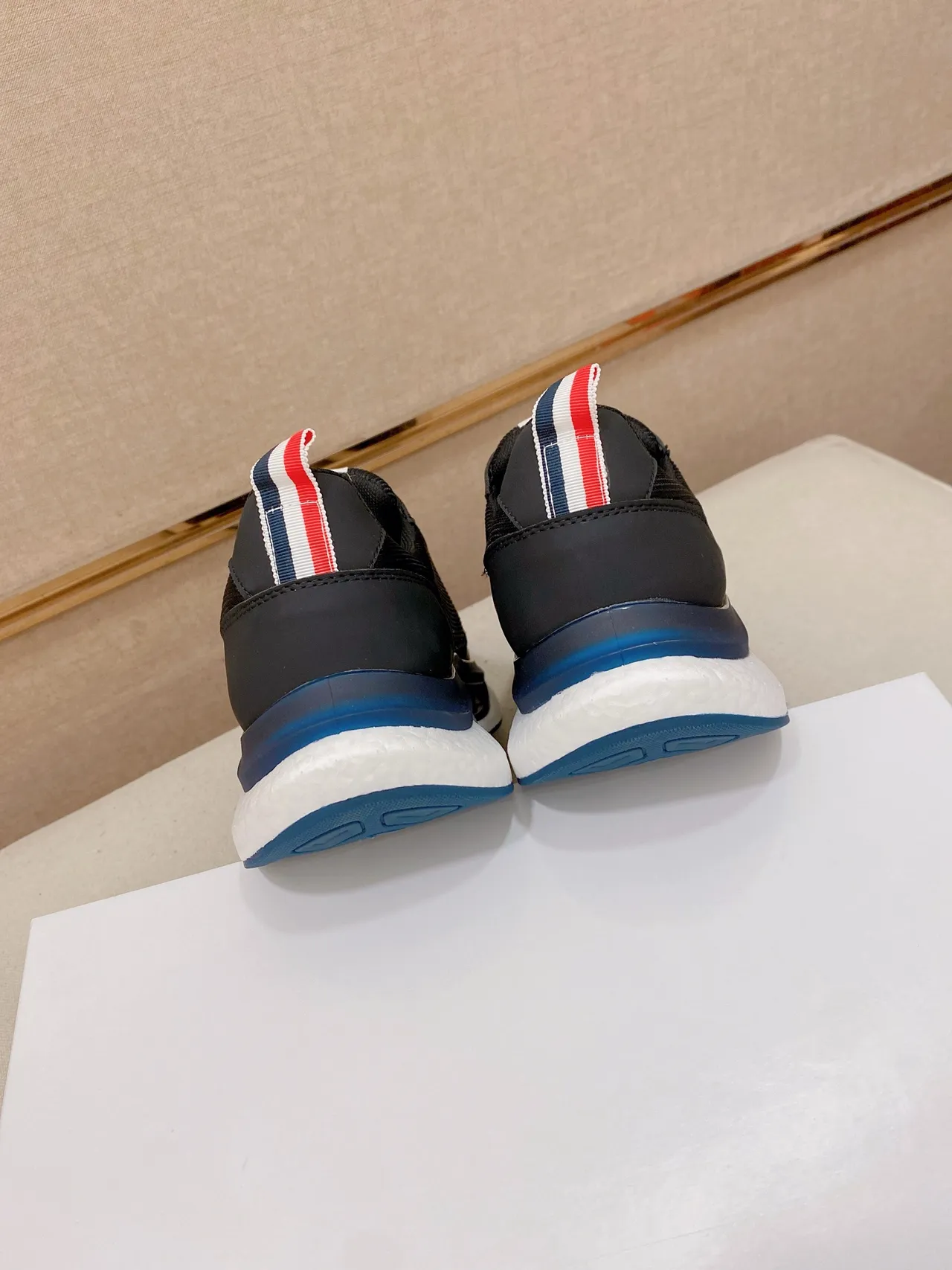 Moncler Chaussures De Sport Noires Bleues Avec Upper Maille-Synthétique, Semelle Médiane Sculptée En Couches, Semelle Épaisse 4