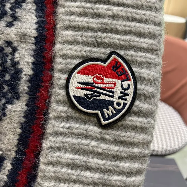 Moncler Gris Marine Manchette Tricotée à Côtes Laine Mélangée Bonnet 10