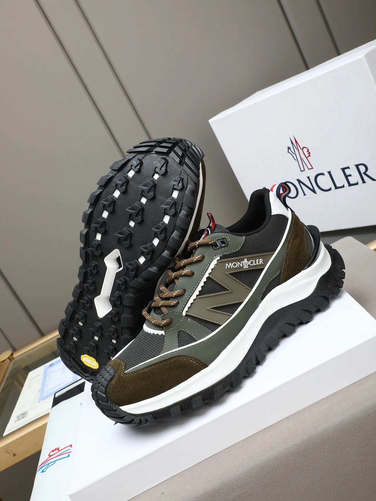 Moncler Sneakers Lifestyle Vert Militaire Marron Haut Malla-Suede Stratifié Semelle Épaisse Sculptée Sneakers Lifestyle 4