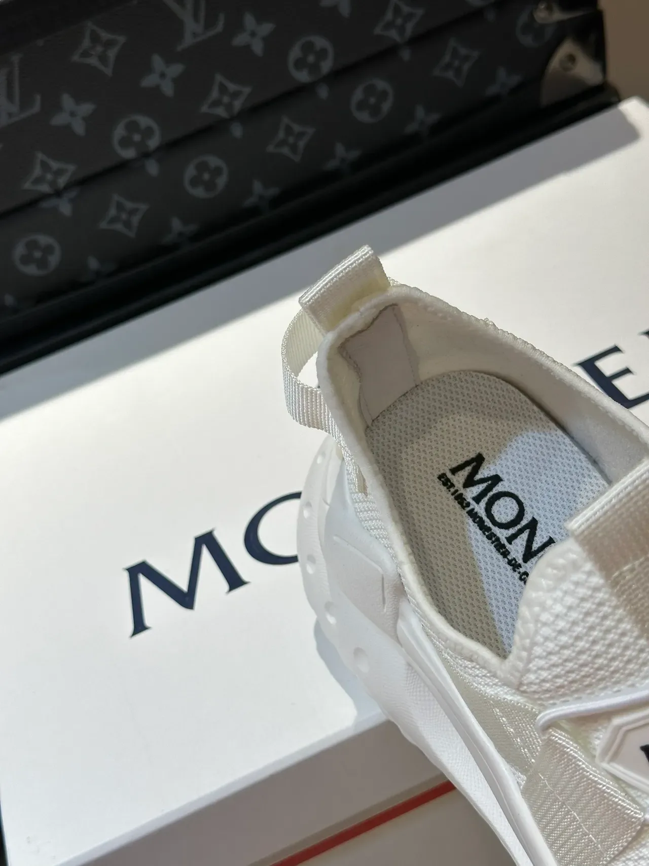 Moncler Lifestyle Sneaker Blanc Noir Tissu tricoté Sans lacets Fermeture Toggle Lifestyle Sneakers 2