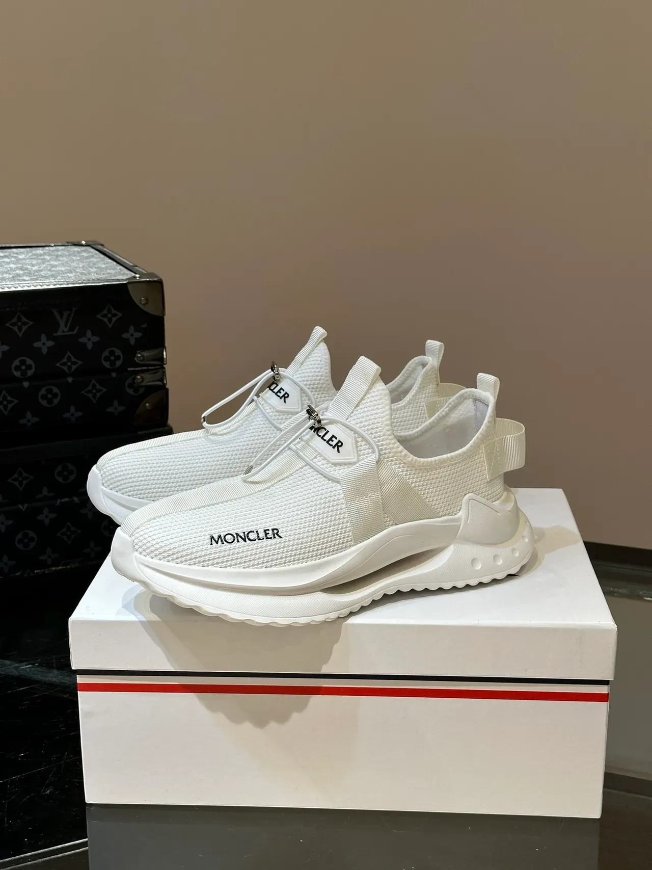 Moncler Lifestyle Sneaker Blanc Noir Tissu tricoté Sans lacets Fermeture Toggle Lifestyle Sneakers 5