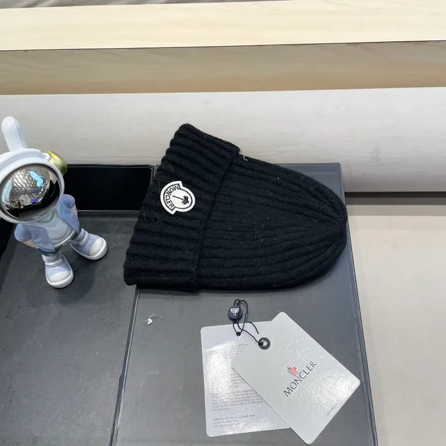 Moncler Logo Patch Black Ribbed Knit Beanie 3