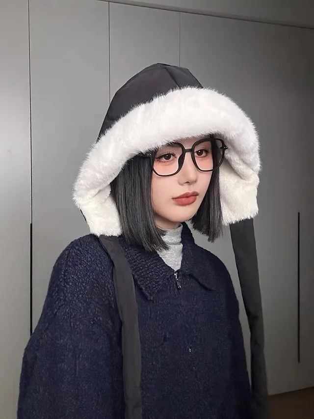 Moncler Maya काला और सफेद क्विल्टेड शेल शियरलिंग लाइन बीनिट 3
