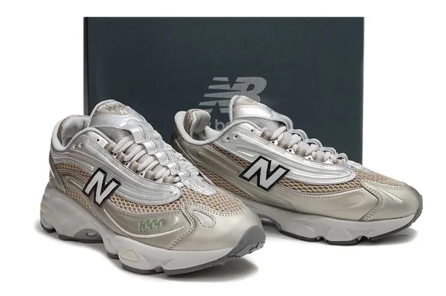 New Balance 1000 Tênis prata metálica bege chunky 5