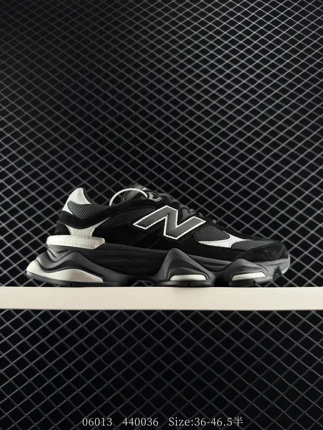 New Balance 9060 Baskets Chunky Vert Armée en Maille et Daim 2