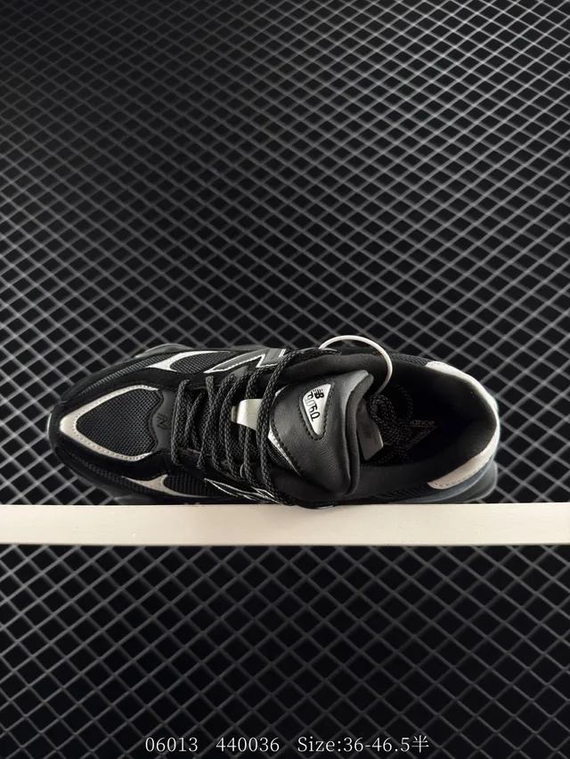 New Balance 9060 Baskets Chunky Vert Armée en Maille et Daim 3