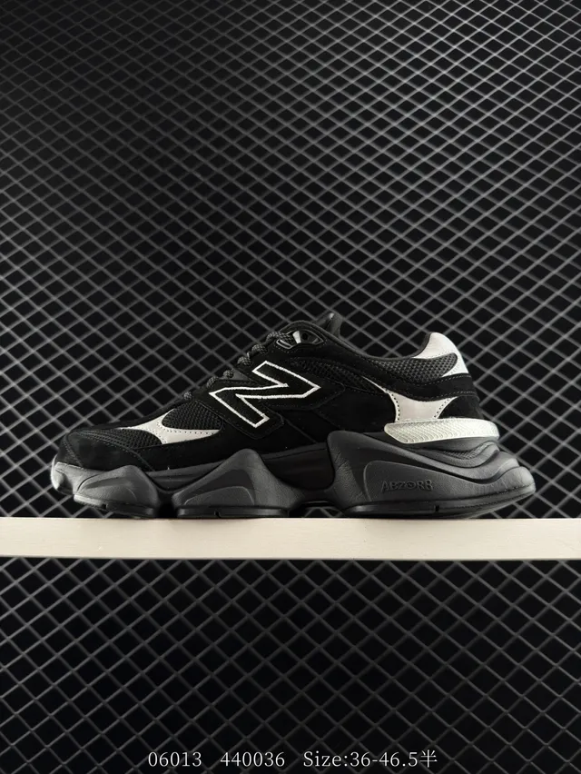 New Balance 9060 Baskets Chunky Vert Armée en Maille et Daim 4