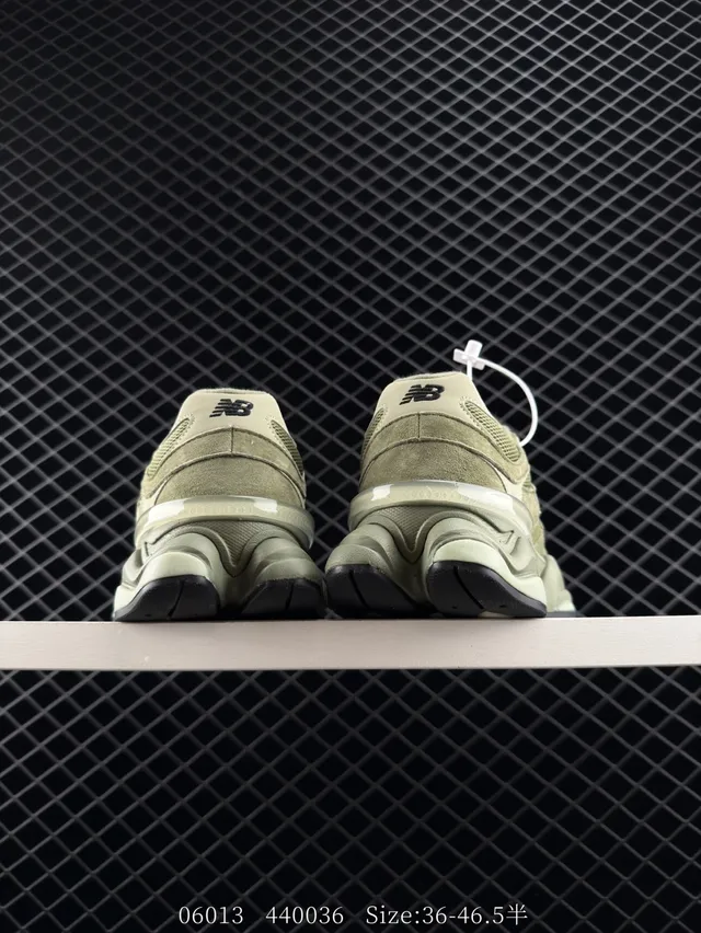 New Balance 9060 Baskets Chunky Vert Armée en Maille et Daim 5