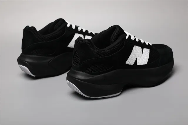 New Balance 9060 Baskets Noires et Blanches Épaisses 3