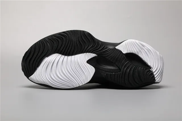 New Balance 9060 Baskets Noires et Blanches Épaisses 6