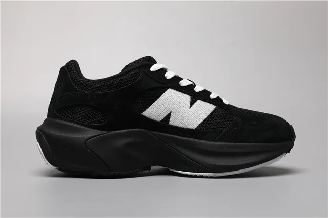 New Balance 9060 Baskets Noires et Blanches Épaisses 8
