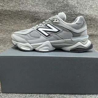 New Balance 9060 Chaussures chunky en maille gris et daim