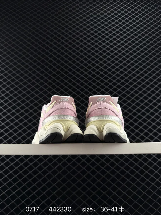New Balance 9060 حذاء رياضي سميك وردي وكريمي 3