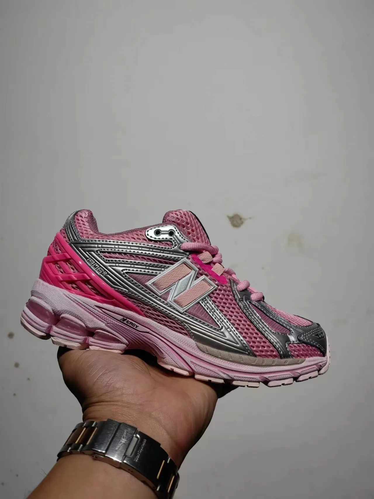 New Balance 9060 rose et argent Chaussures de course 3