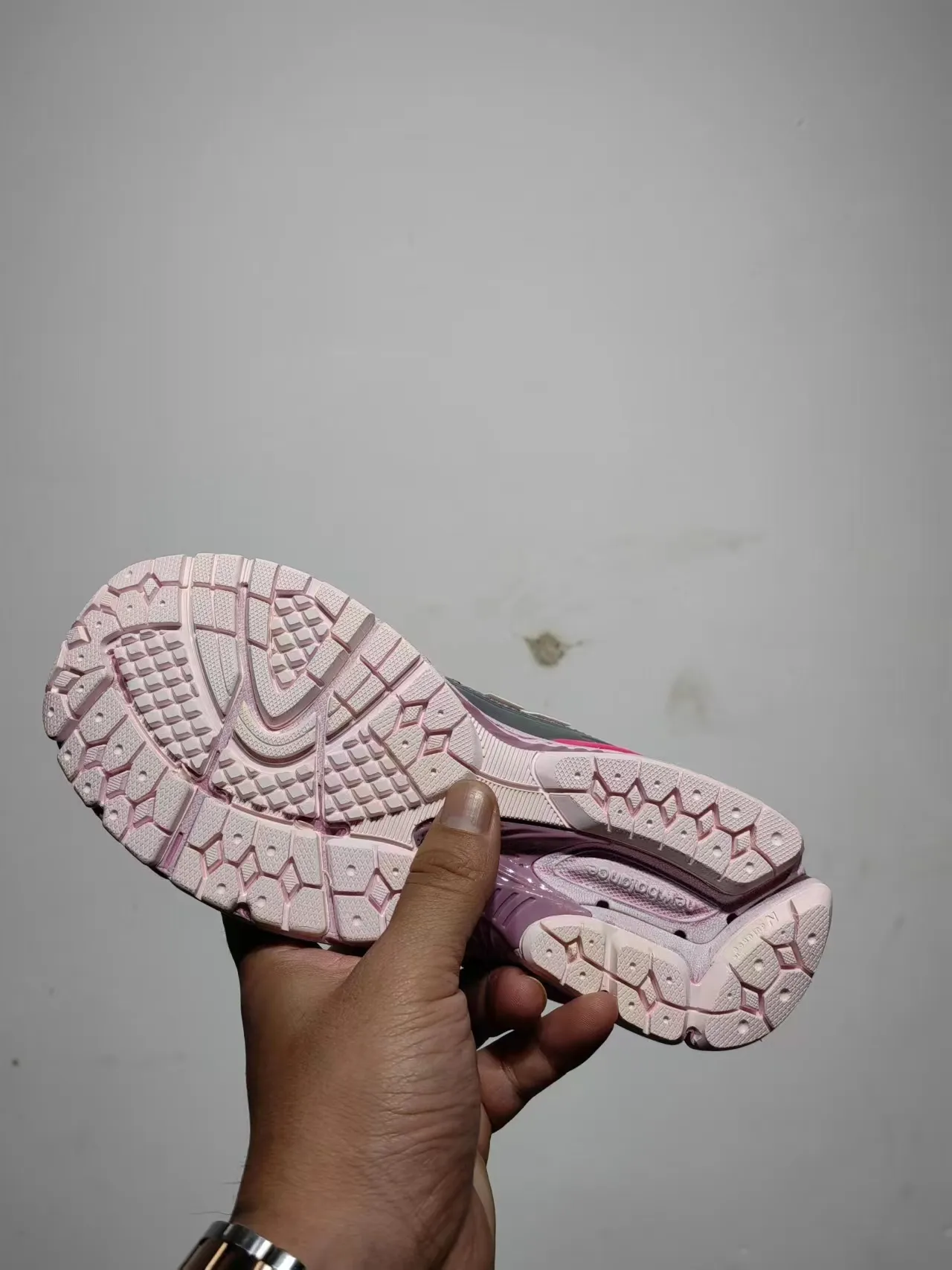 New Balance 9060 rose et argent Chaussures de course 4