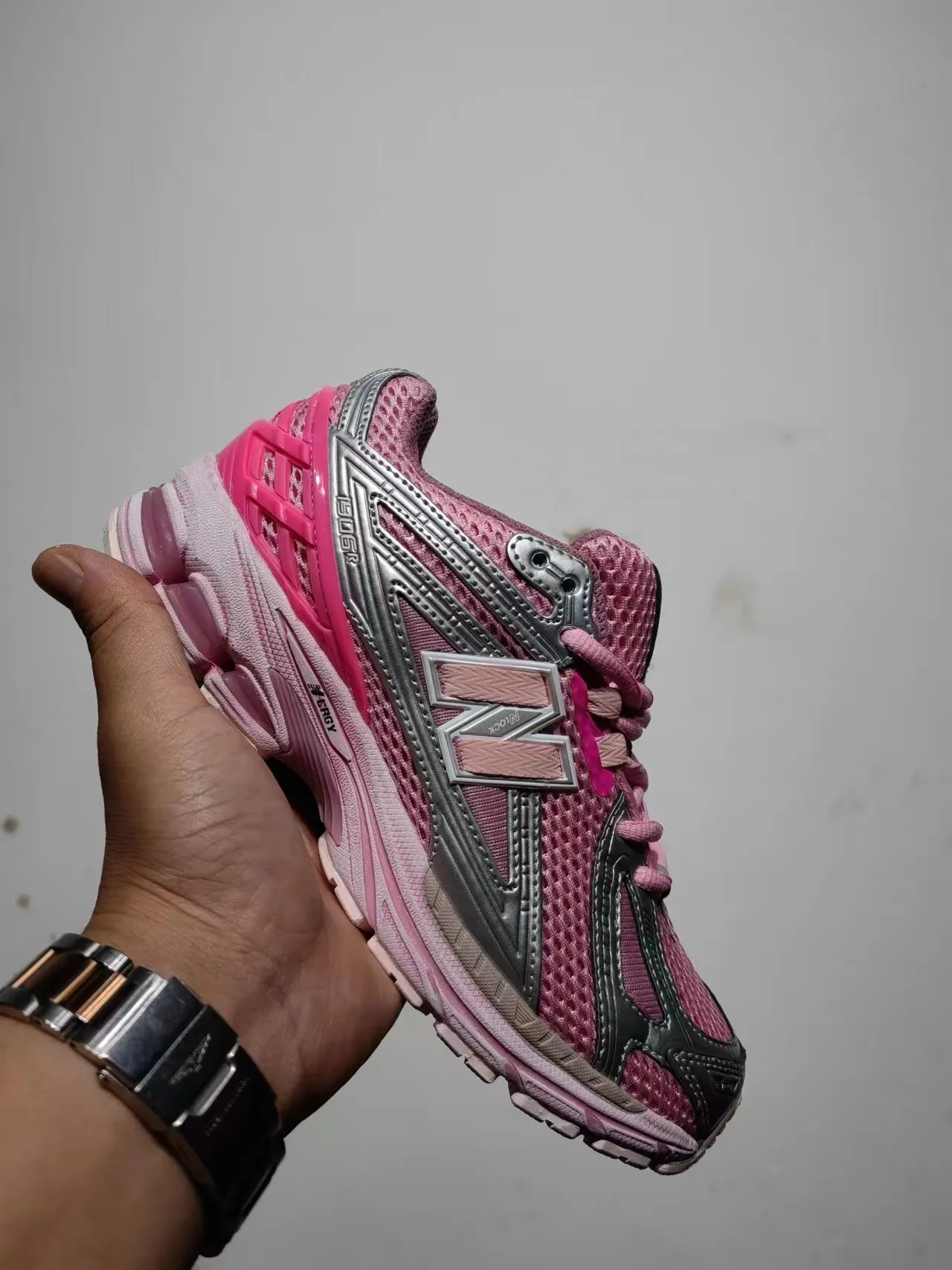 New Balance 9060 rose et argent Chaussures de course 6