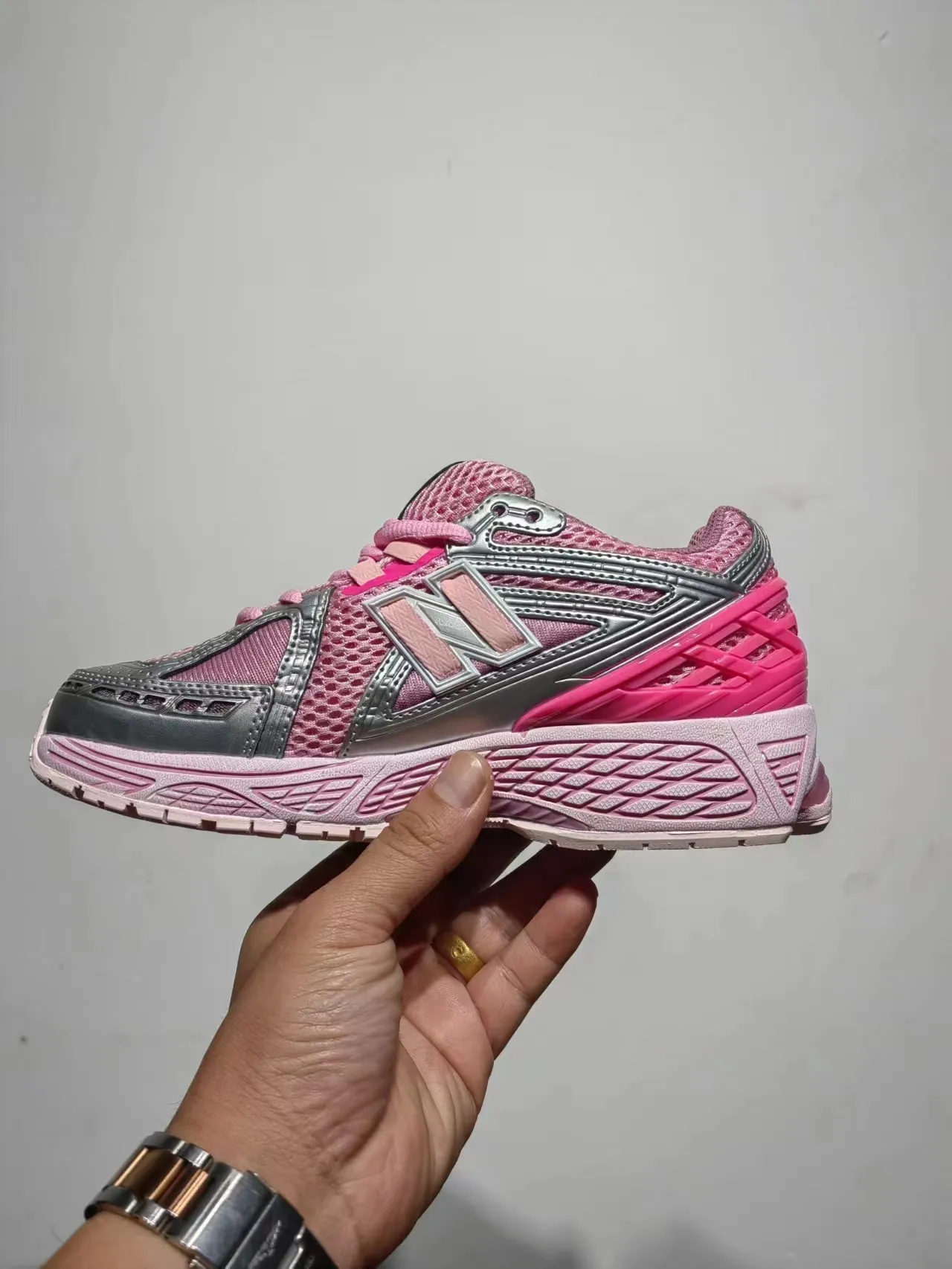 New Balance 9060 rose et argent Chaussures de course 7