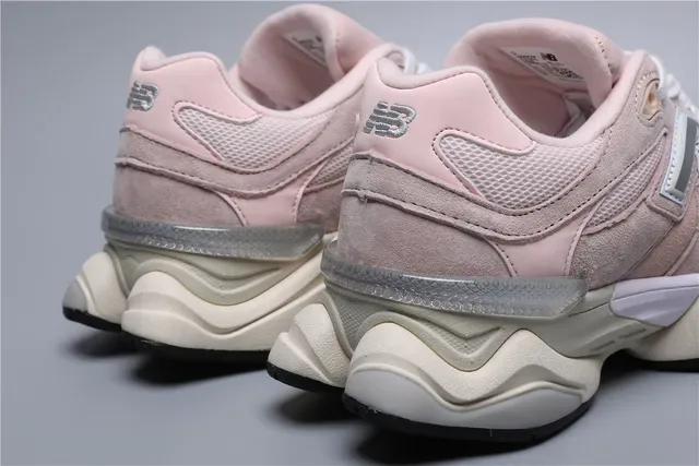 New Balance 9060 Zapatillas Lifestyle Rosa y Blanco 2