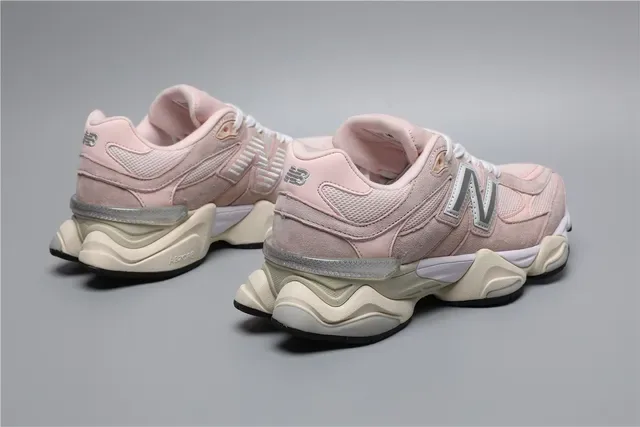 New Balance 9060 Zapatillas Lifestyle Rosa y Blanco 3