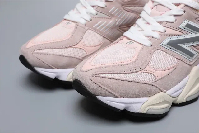 New Balance 9060 Zapatillas Lifestyle Rosa y Blanco 4