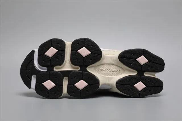 New Balance 9060 Zapatillas Lifestyle Rosa y Blanco 6