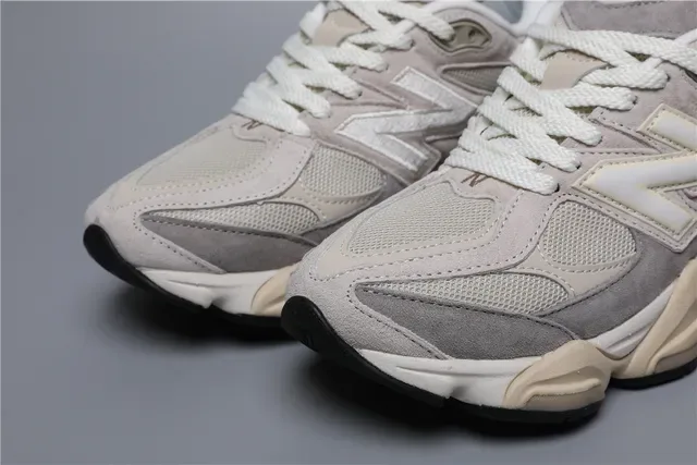 New Balance 9060 Rice White/Gray chaussures lifestyle 4