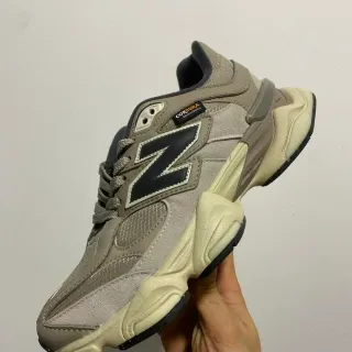 New Balance Chaussures Chunky Beige y Noir Semelle Intermédiaire Suede-Mesh Híbrido Upper