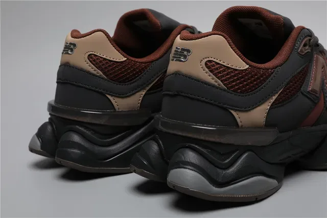 New Balance أسود وبني Chunky Midsole Mesh و Synthetic Overlay Lifestyle Sneakers 2