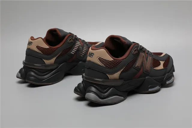 New Balance أسود وبني Chunky Midsole Mesh و Synthetic Overlay Lifestyle Sneakers 3