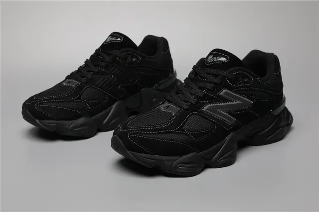 New Balance Tênis Lifestyle Preto e Cinza Monocromático com parte superior em malha e camurça em camadas 5