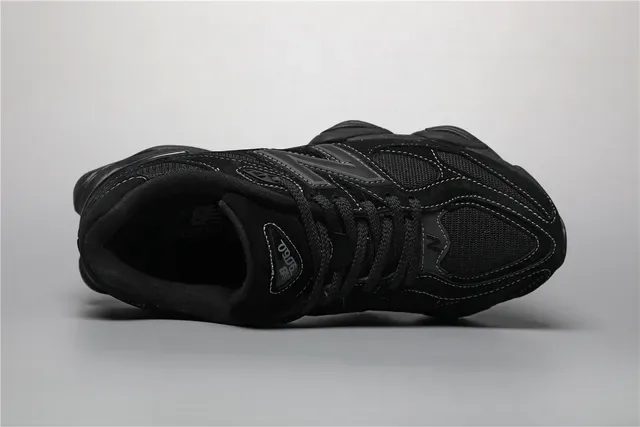 New Balance Tênis Lifestyle Preto e Cinza Monocromático com parte superior em malha e camurça em camadas 7