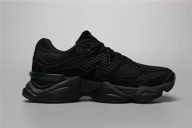 New Balance Tênis Lifestyle Preto e Cinza Monocromático com parte superior em malha e camurça em camadas 8