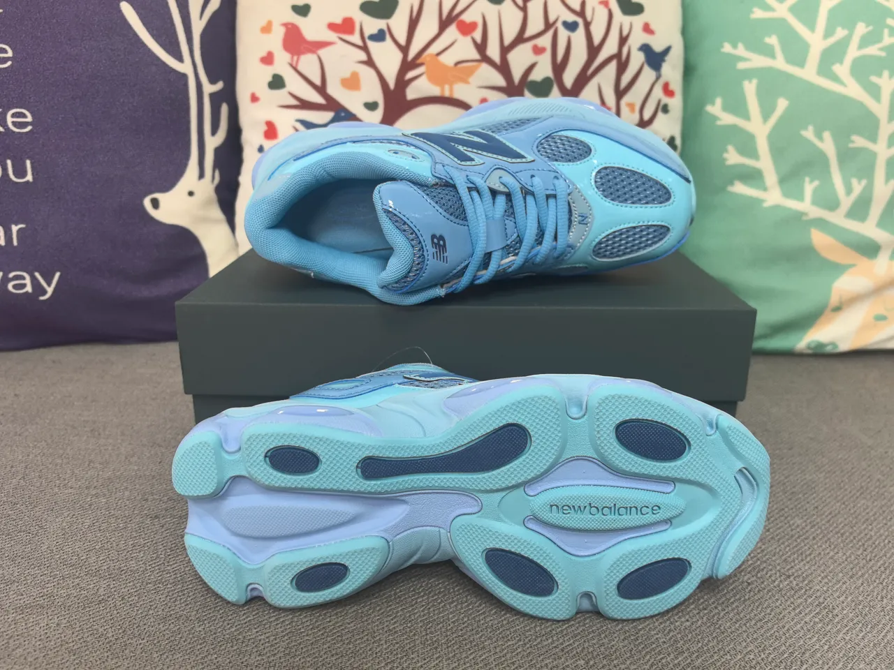 New Balance أزرق بحري ميدسول منحوت جلد بولي لامع طبقات إضافية حذاء رياضي سميكة 2