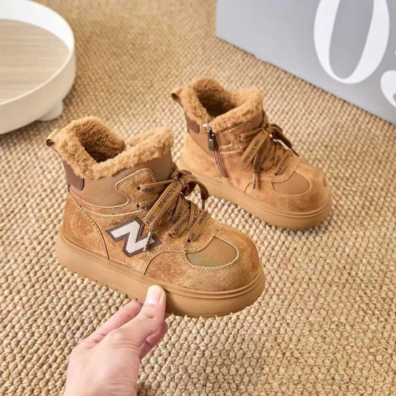 New Balance Marrom Preto Bota de Tornozelo Isolada Parte Superior en camurça similar Bota de Neve 4