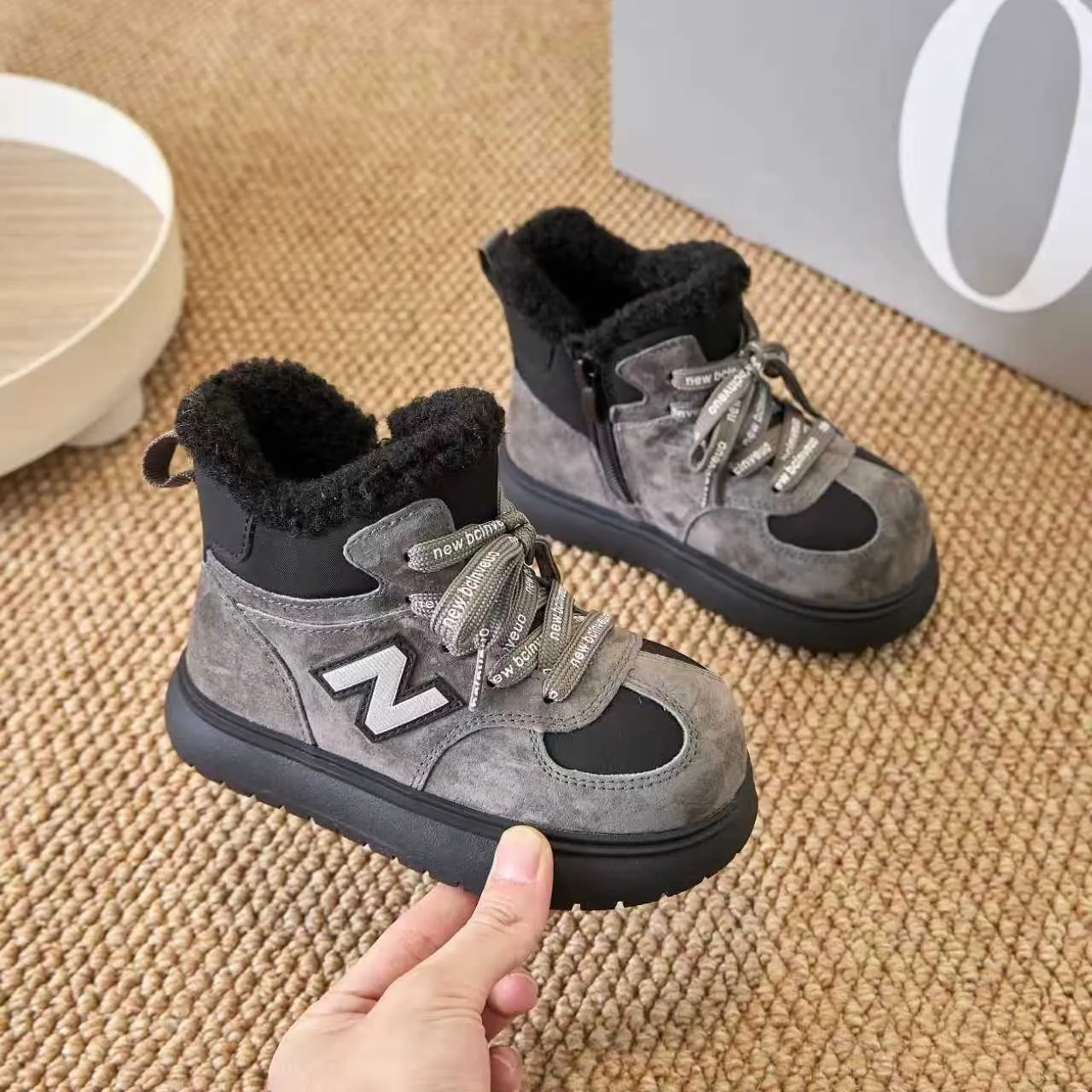 New Balance Marrom Preto Bota de Tornozelo Isolada Parte Superior en camurça similar Bota de Neve 5