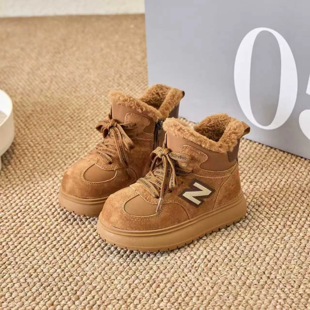 New Balance Marrom Preto Bota de Tornozelo Isolada Parte Superior en camurça similar Bota de Neve 10